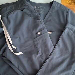 Figs Women’s Dark Harbor Scrub Set. One Pocket Top, Yola Pants.